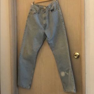 Distressed Levi’s *FREE GIFT W/ PURCHASE*